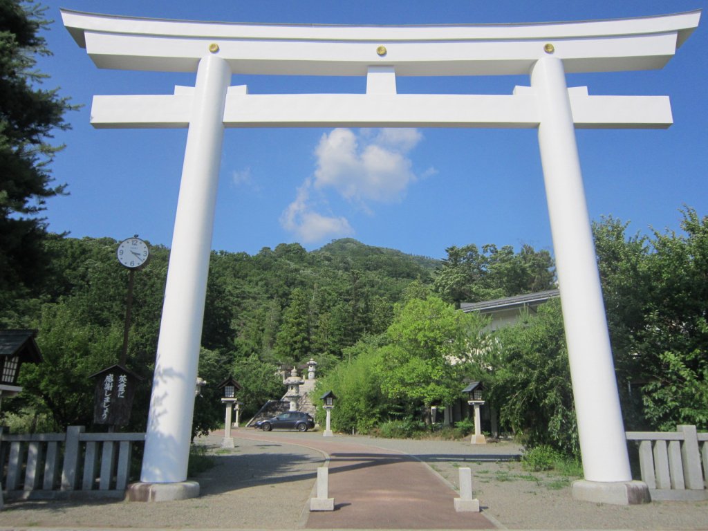 山梨 縣 護 國 神社