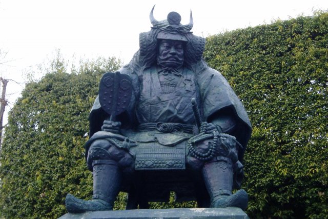 【ゴール】甲府駅南口　武田信玄公銅像