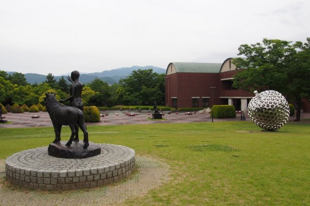 山梨県立美術館