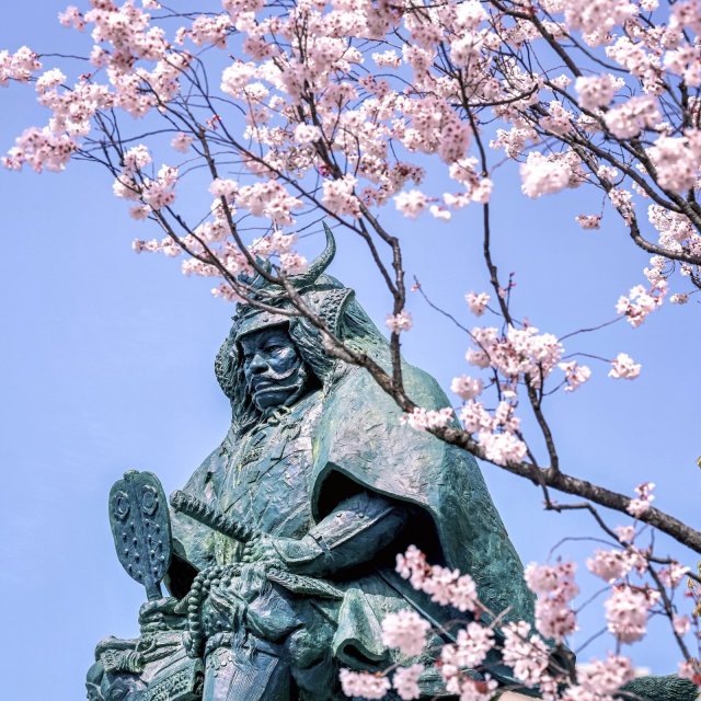 武田信玄公銅像｜甲府のスポット・体験｜甲府観光ナビ - 甲府市